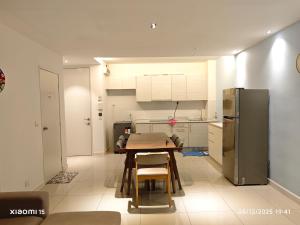 Kuchyň nebo kuchyňský kout v ubytování 4 to 6 Pax Muji Penthouse Johor Bahru Paradigm UTM