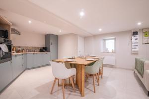 Kuchyň nebo kuchyňský kout v ubytování La Terrasse du Buchet