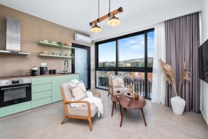 Η κουζίνα ή μικρή κουζίνα στο Pamboo Verdea House by Nomads +3 φωτογραφίες