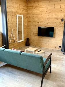 Et tv og/eller underholdning på Chalet Lilas, spa privatif, 2p