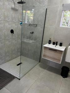 a bathroom with a shower and a sink at Pin Oak Inn in Hilton +7 photos
