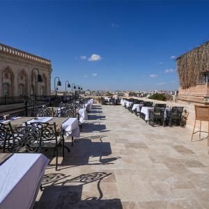 En restaurant eller et andet spisested på Shamas Hotel