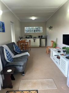 Η κουζίνα ή μικρή κουζίνα στο Pin Oak Inn