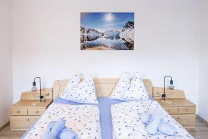 Postel nebo postele na pokoji v ubytování Rieplhof - Relaxing farm stay with breakfast and mountain view