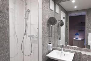 Koupelna v ubytování Scandic Stuttgart Europaviertel + 6 fotografií