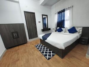 Postel nebo postele na pokoji v ubytování Sara Residency + 32 fotografií