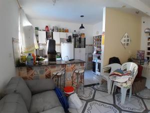 Et opholdsområde på Casa em Açu da Torre a 500m de Praia do Forte