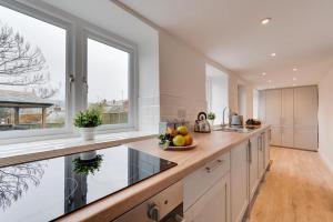 O bucătărie sau chicinetă la 3 Bed in Fowey oc-1cobbs +6 fotografii
