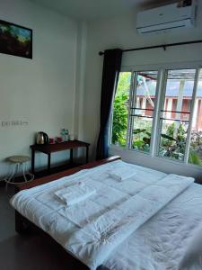 Giường trong phòng chung tại Huan Janto Homestay - Karuna