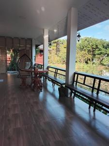 Ban công/sân hiên tại Huan Janto Homestay - Karuna +4 ảnh