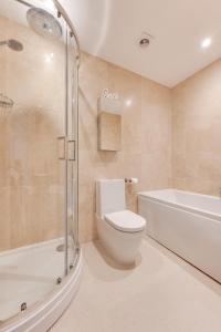 Et badeværelse på 2 Bed in Fowey oc-p00708