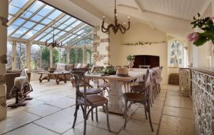 Posezení v ubytování 4 Bed in Honiton oc-hutfar