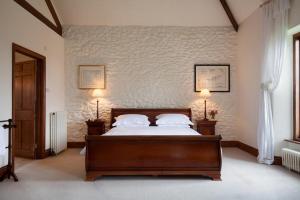 Postel nebo postele na pokoji v ubytování 4 Bed in Honiton oc-hutfar