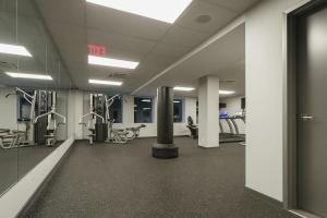 Fitnesscentret og/eller fitnessfaciliteterne på Blueground Downtown Brooklyn rooftop nr Brooklyn Bridge NYC-1977