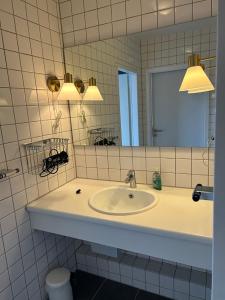 Et badeværelse på BoLA Ferienwohnung Hamburg Nr 21 EG für 2 Personen, Parkplatz