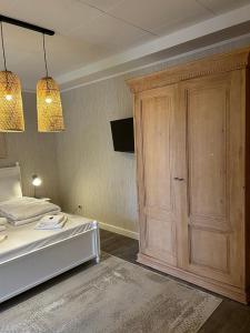 En eller flere senge i et værelse på BoLA Ferienwohnung Hamburg 51 für 2 Personen