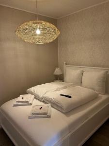 En eller flere senge i et værelse på BoLA Ferienwohnung Hamburg 53 für 2 Personen