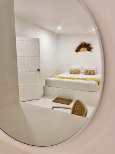 En eller flere senge i et værelse på Lanta Secret House