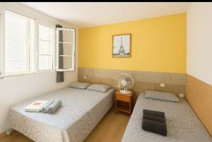 Postel nebo postele na pokoji v ubytování Gran Canaria Las Palmas Apartment + 30 fotografií