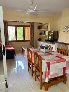 En eller flere senge i et værelse på city mazarron