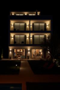 Budova, kde se aparthotel nachází