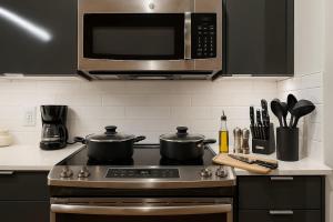 Nhà bếp/bếp nhỏ tại 101 Dalmatians Themed Double Queen Suite