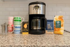 Tiện nghi pha trà/cà phê tại 101 Dalmatians Themed Double Queen Suite +1 ảnh