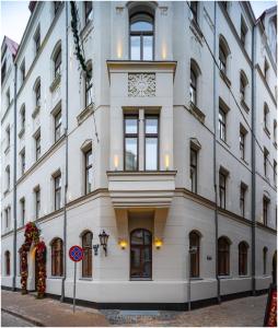 Το κτήριο όπου στεγάζεται  το ξενοδοχείο διαμερισμάτων