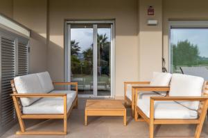 Et opholdsområde på Luxury Apt in La Cala Golf with Terrace & Pool views