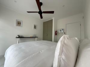 Giường trong phòng chung tại Hantamberg