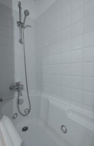 a shower in a bathroom with a tub at Torre Cà Emo, Il Bilocale "Leone di San Marco" in Vittorio Veneto +8 photos
