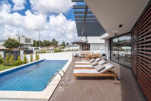 Swimmingpoolen hos eller tæt på Akivillas Sintra Chill