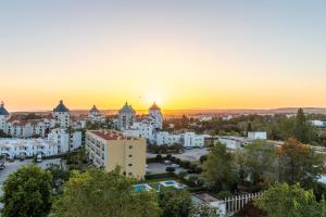 Cảnh Quarteira hoặc tầm nhìn thành phố từ căn hộ