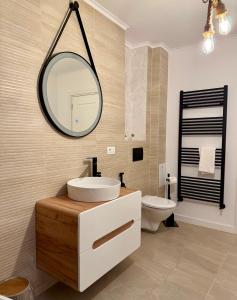 O baie la The Bucket - Calla Old Town with Jacuzzi & View +26 fotografii