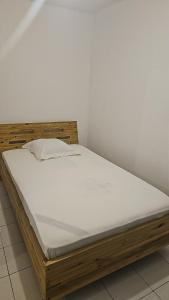 Ένα ή περισσότερα κρεβάτια σε δωμάτιο στο Appartement spacieux, chaleureux et calme