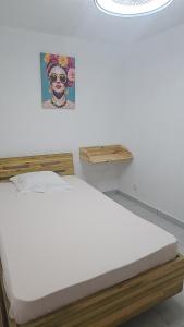 Ένα ή περισσότερα κρεβάτια σε δωμάτιο στο Appartement spacieux, chaleureux et calme