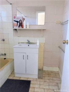 Et badeværelse på Unit 4 - Kalgoorlie, Golden Patch Retreat + 8 billeder