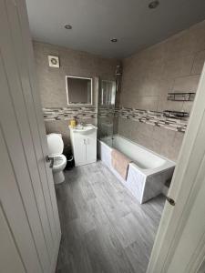 Et badeværelse på Rosemary Cottage + 5 billeder