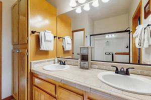 Ένα μπάνιο στο Clark's Mountain Condo +16 φωτογραφίες