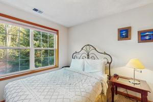 Ένα ή περισσότερα κρεβάτια σε δωμάτιο στο Clark's Mountain Condo