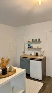 Kuchyň nebo kuchyňský kout v ubytování Escale Océane T1 calme 5 min à pied de la mer