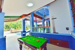 Biliár nebo kulečník v ubytování RungrueangPoolvilla รุ่งเรืองพูลวิลล่า
