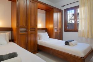 a bedroom with two beds with wooden cabinets at Lanzahost Casa Campagnolo in Playa Honda