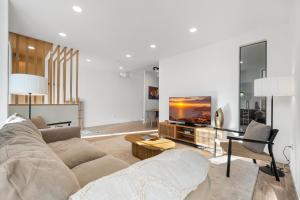 a living room with a couch and a tv at Casa NOLA by Susys Holidays in Funchal