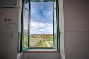 ventana en el baño con vistas al campo en Casale Malatesta, en Velletri 21 fotos más