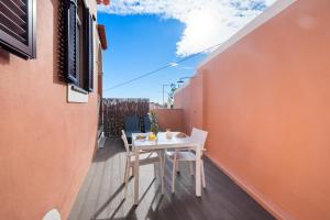 a white table and chairs on a balcony at Casa NOLA by Susys Holidays in Funchal