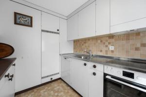 Η κουζίνα ή μικρή κουζίνα στο Wohnung in Gstaad