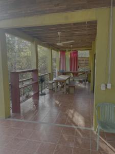 モンテスマにあるHouse on the Hillの家の玄関