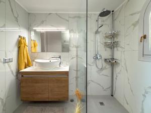 Et badeværelse på Villa Kalami Look Out + 37 billeder