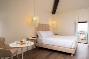 Postel nebo postele na pokoji v ubytování Giotto Hotel & Spa + 79 fotografií